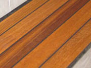 Герметичное палубное покрытие в ванной комнате (тиковое дерево, тиковая рейка)